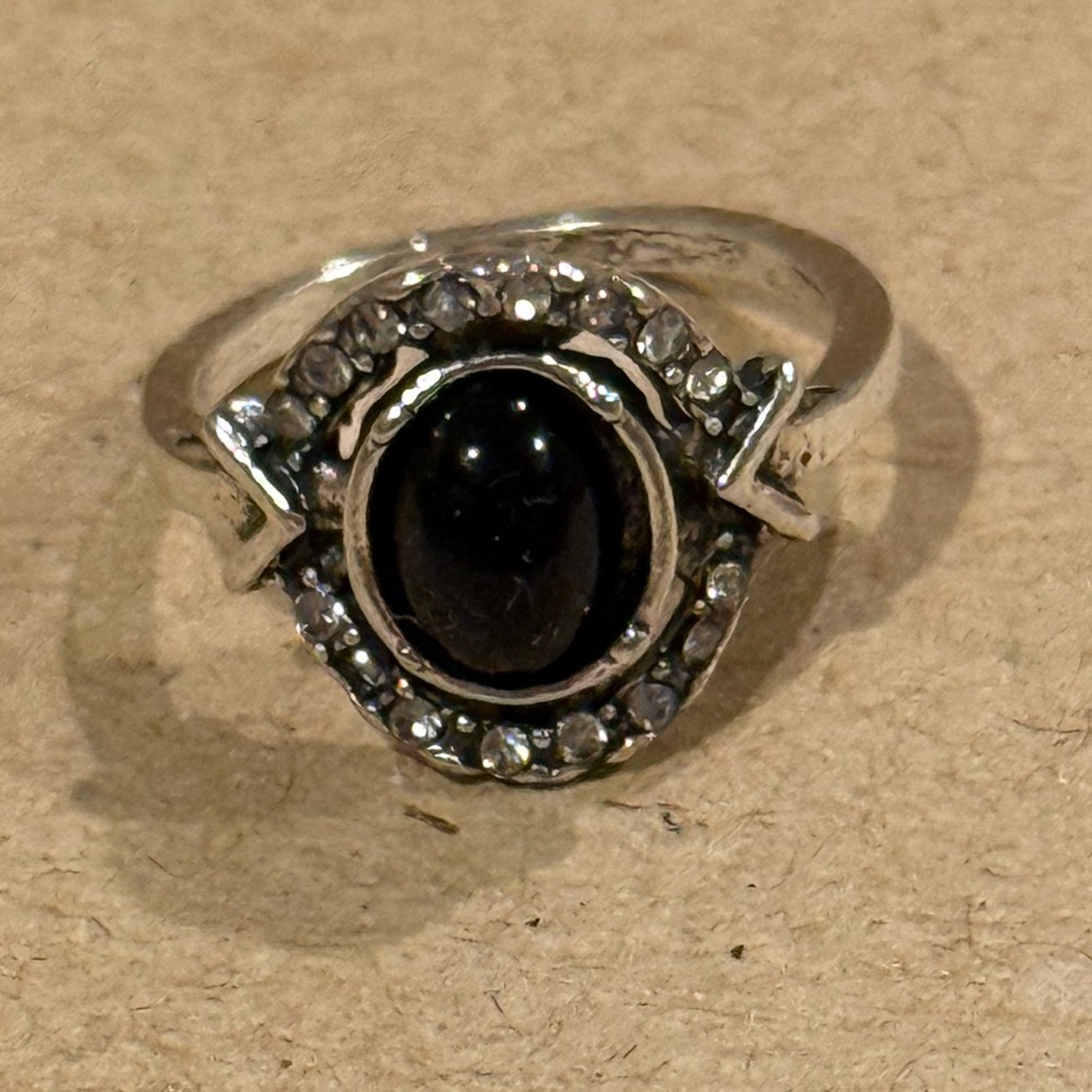 NEW Elegant Silver and Black Women's Ring Size 5.5